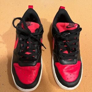 Nike low court borough size 5.5 boys